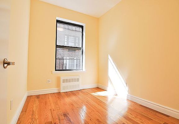 4th image of 164 E 82nd St #2