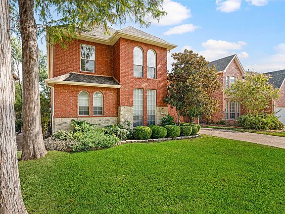 3rd image of 7626 Lakecrest Cir