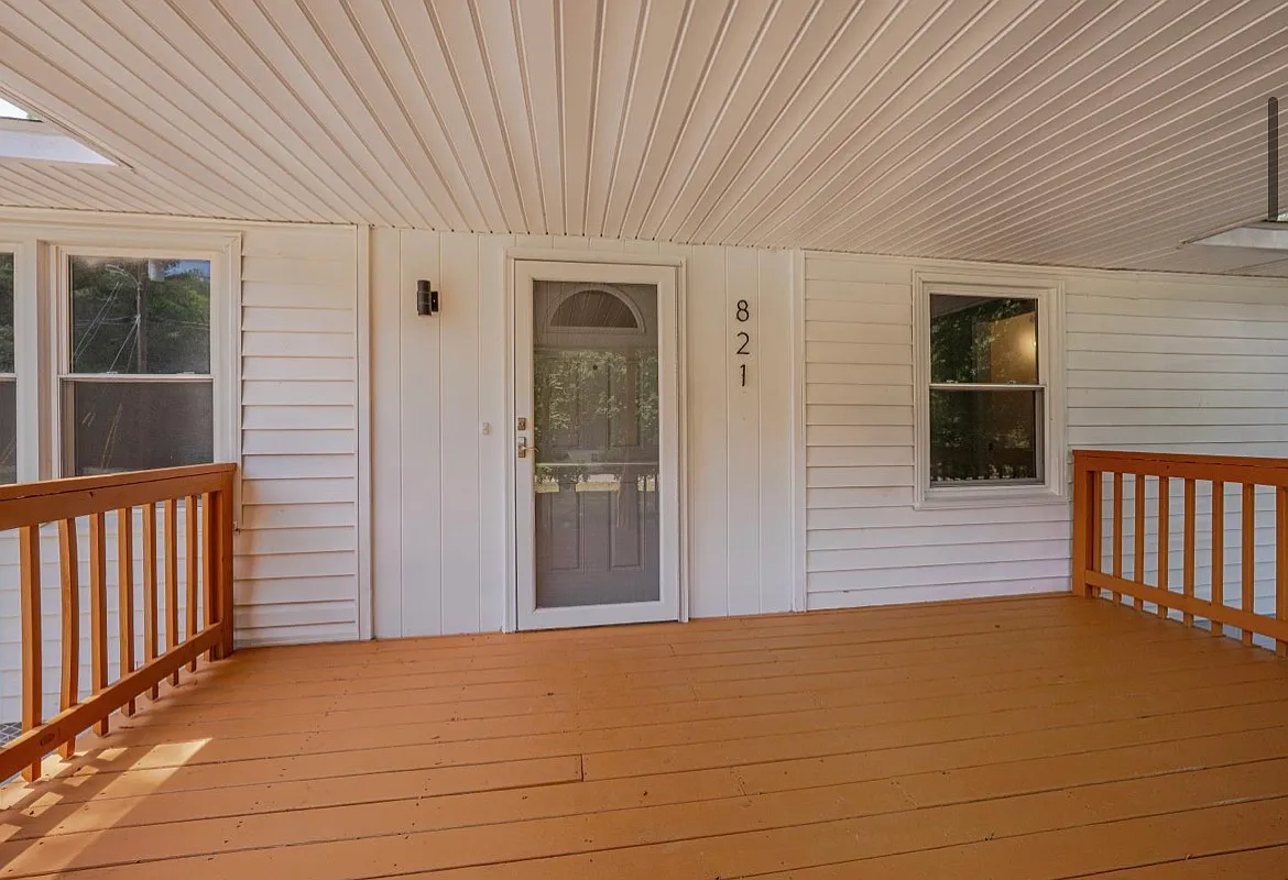 5 bed, 2.5 bath, 1632 sqft, $1,800 — Photo 2