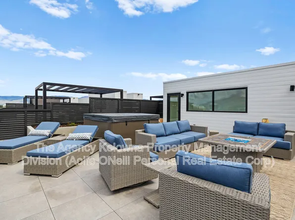 3389 Lakeshore Rd, Kelowna, BC