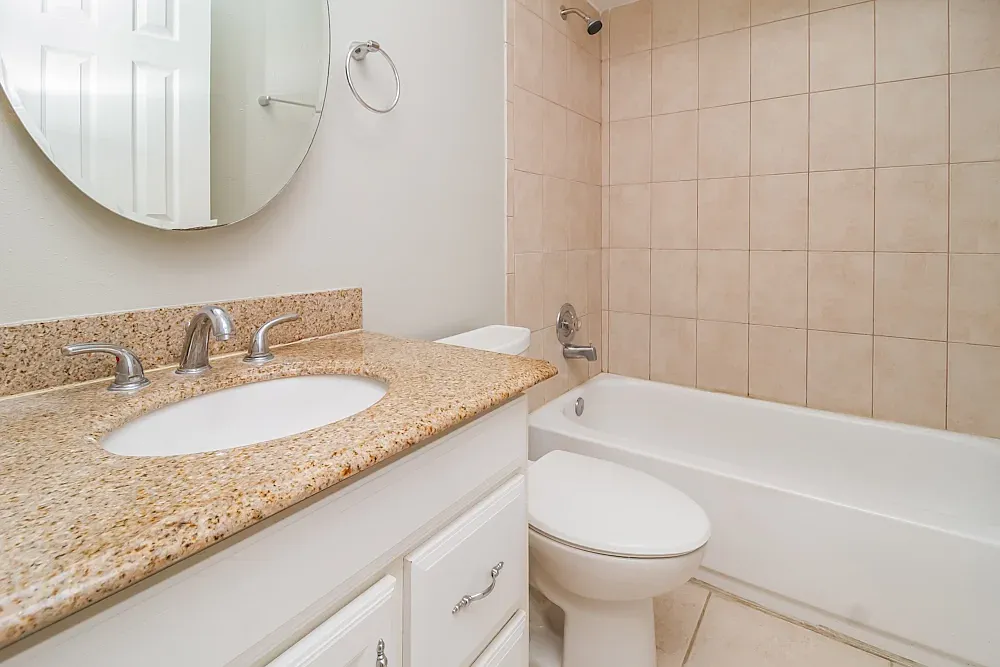 4 bed, 1372 sqft, $1,200 — Photo 2