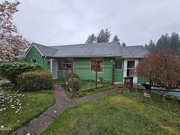 2nd image of 1061 NW Sunset Dr