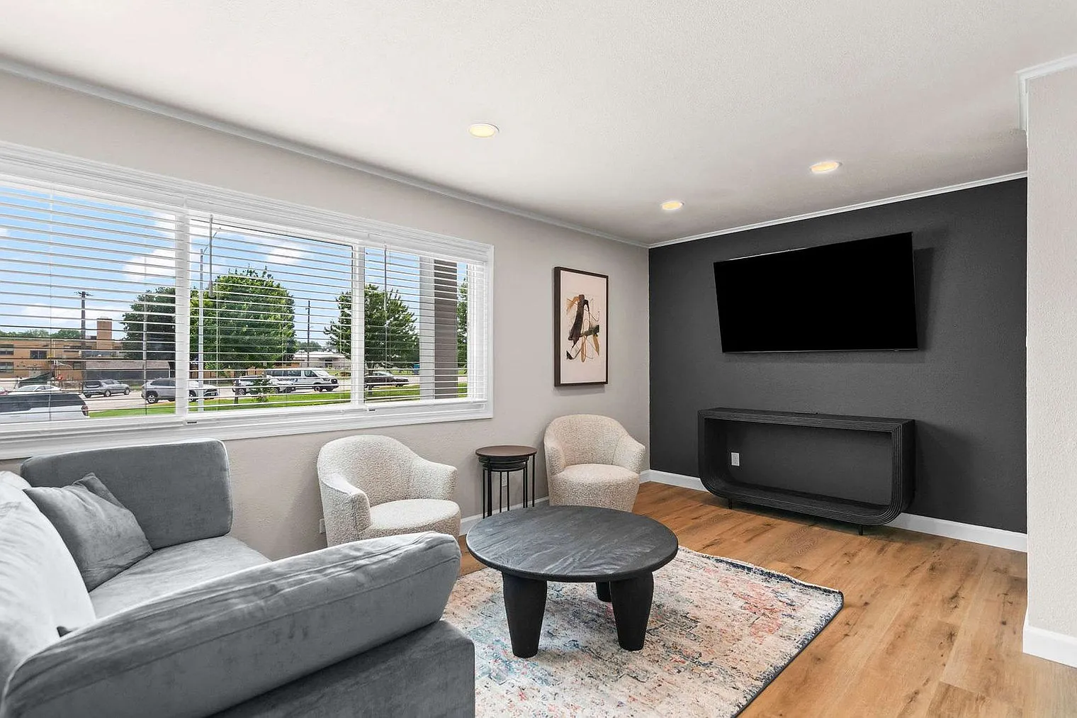 2 bed, 1.0 bath, 990 sqft, $4,379 — Photo 1