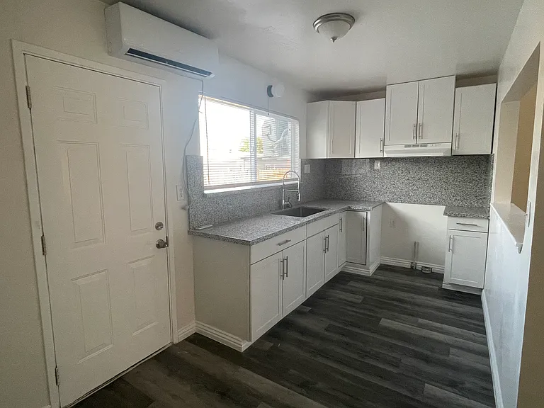 721 Wilson Ave — Photo 15