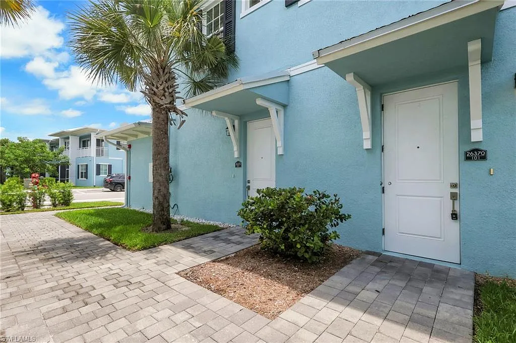 2 bed, 2.5 bath, 1443 sqft, $2,300 — Photo 2