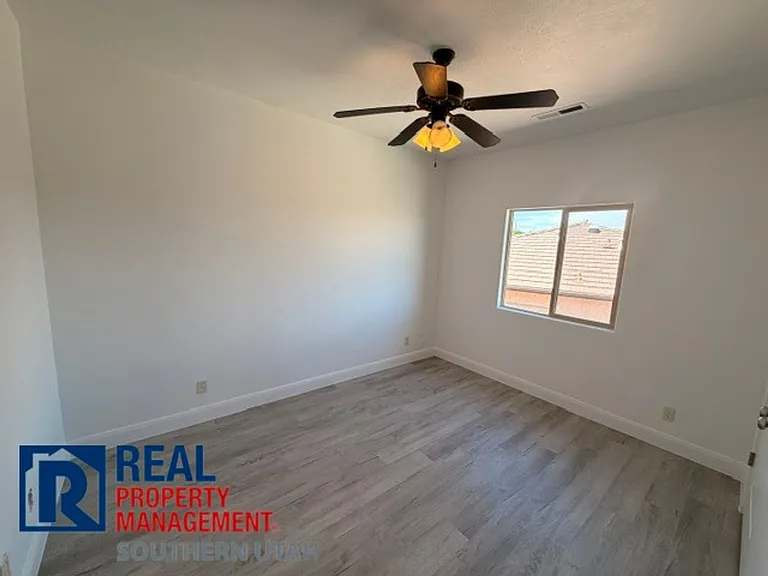 685 W Windsor Dr — Photo 16