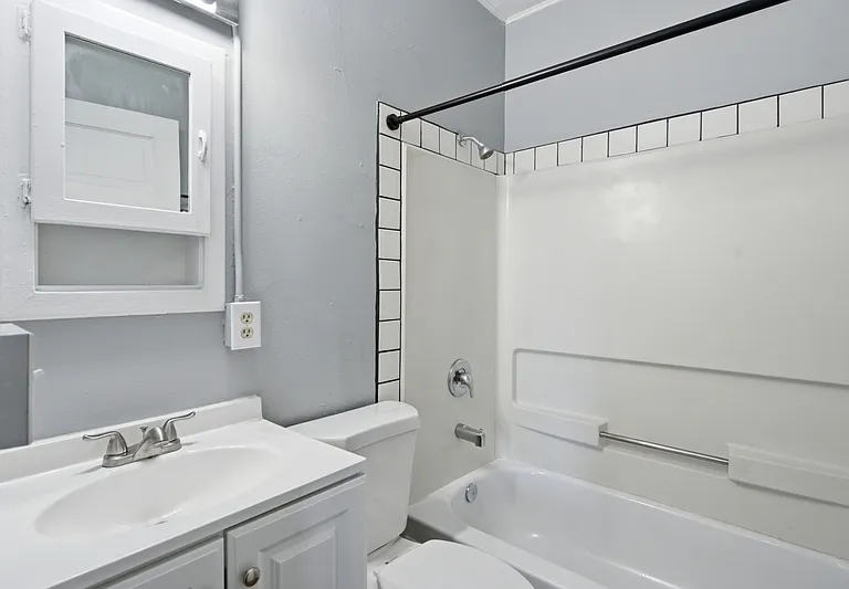 2623 W Maxwell Ave #2 — Photo 9