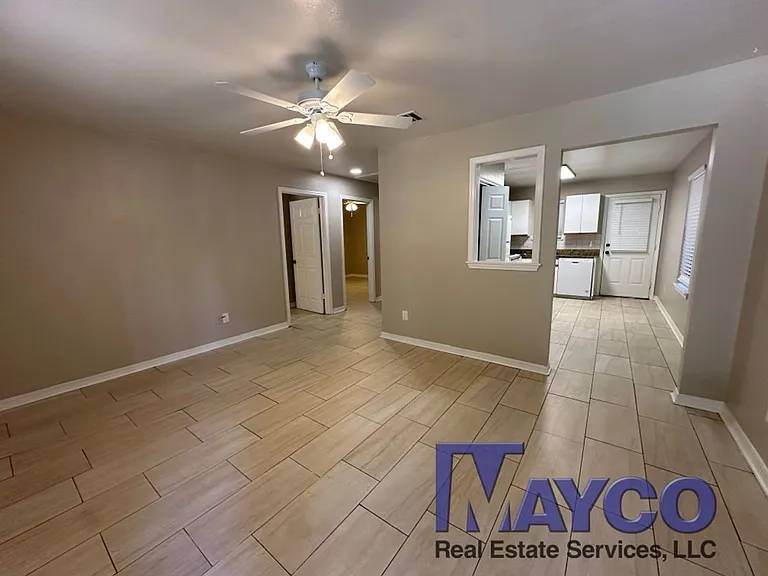 Grand Oaks Apartment Homes — Photo 20