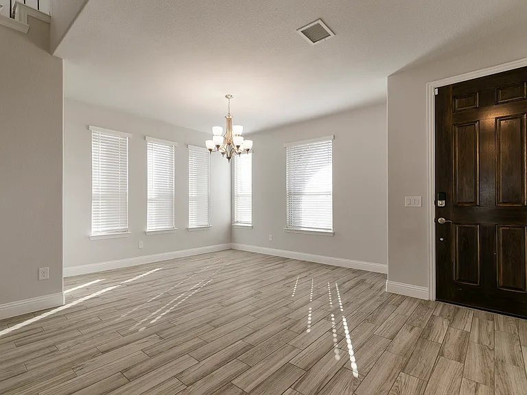 1113 Granger Dr — Photo 7