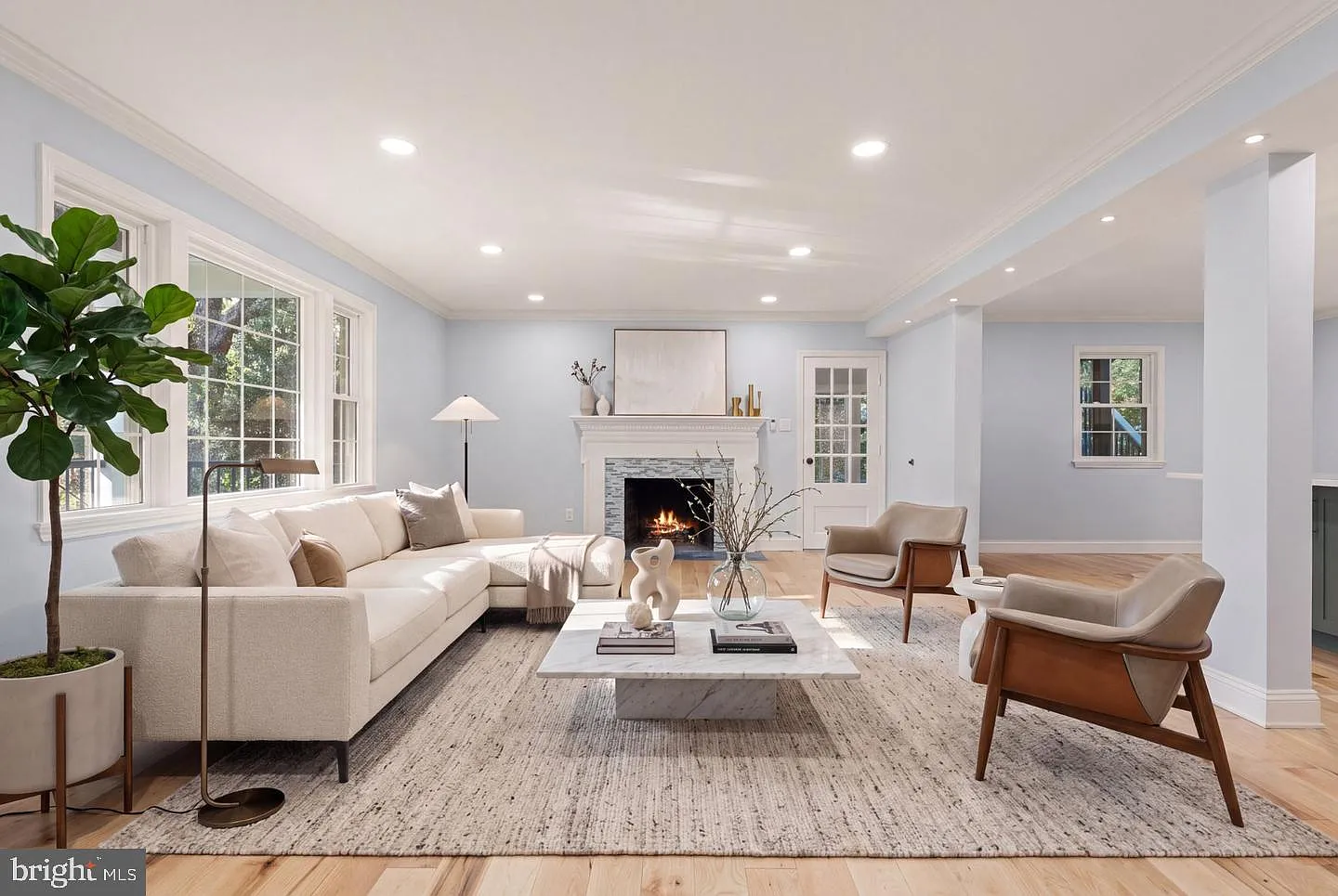 7 bed, 5.0 bath, 4120 sqft, $8,000 — Photo 3