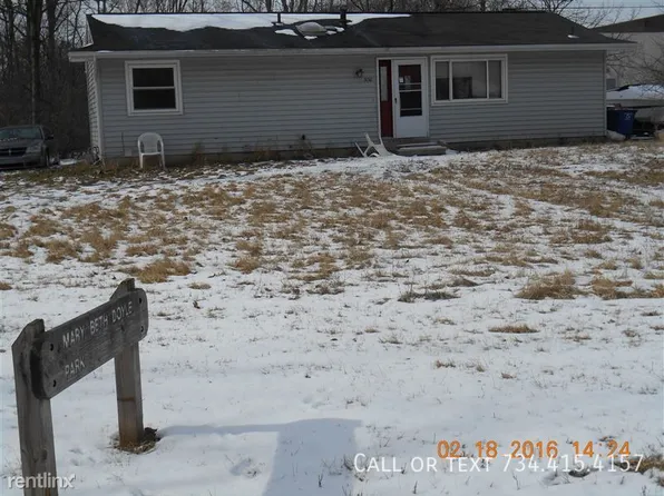 3130 Woodmanor Ct, Ann Arbor, MI 48108