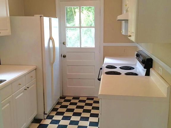 3rd image of 6713 Wessex Ln