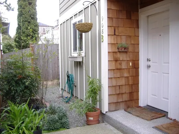 908B 14th Ave, Seattle, WA 98122