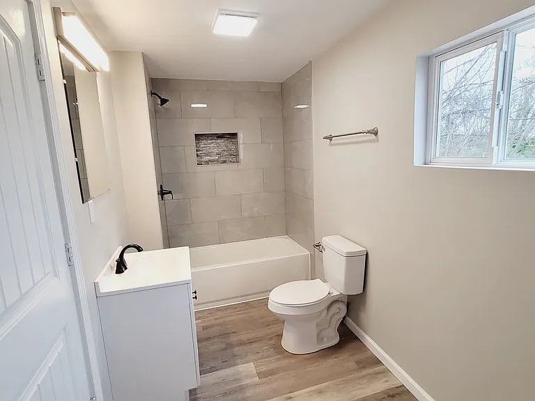 1114 Bedford Ave — Photo 7