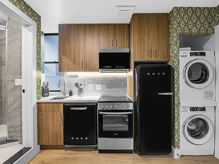 236 W 15th St #13B — Photo 3