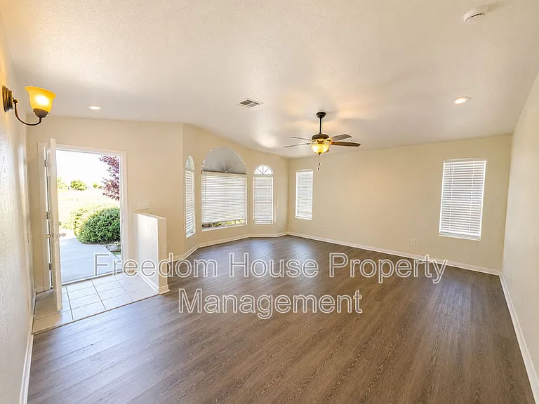 3066 Mount Charleston Dr — Photo 11