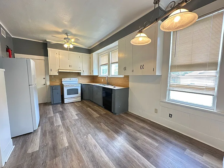 457 Dalzell St — Photo 12
