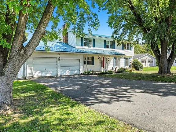 3rd image of 368 Hillcrest Dr