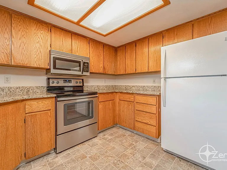 1401 SE Park Crest Ave — Photo 14