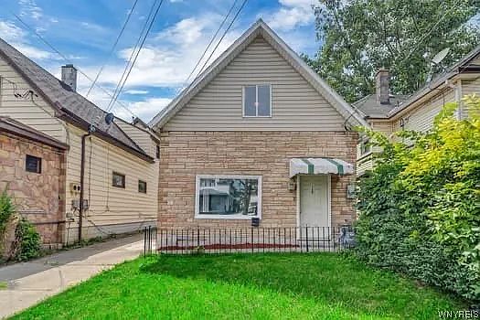 1st image of 28 Briscoe Ave