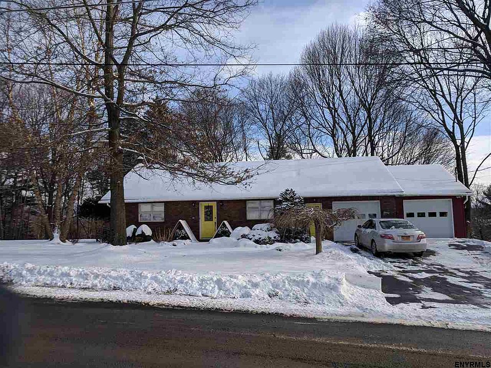 1st image of 8 Pineview Ave