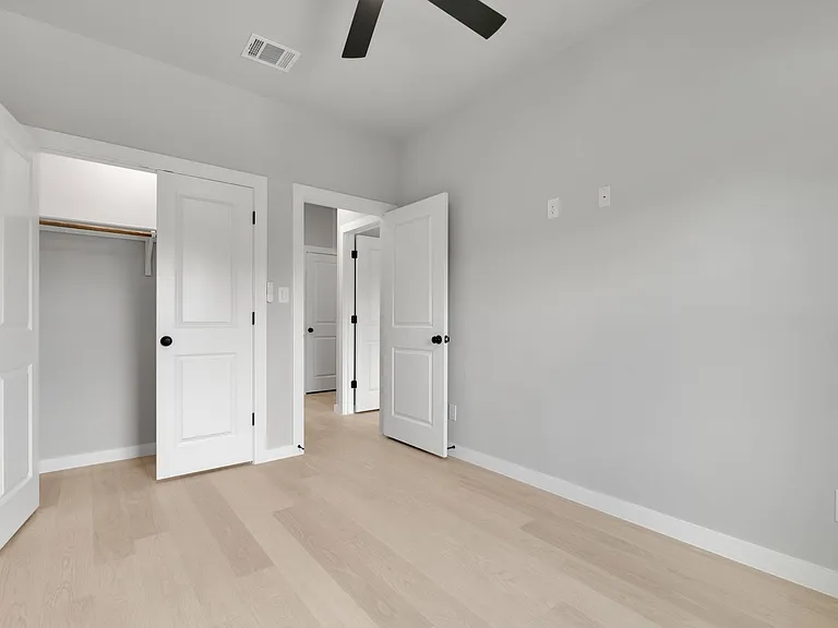 521 Dakota St — Photo 6