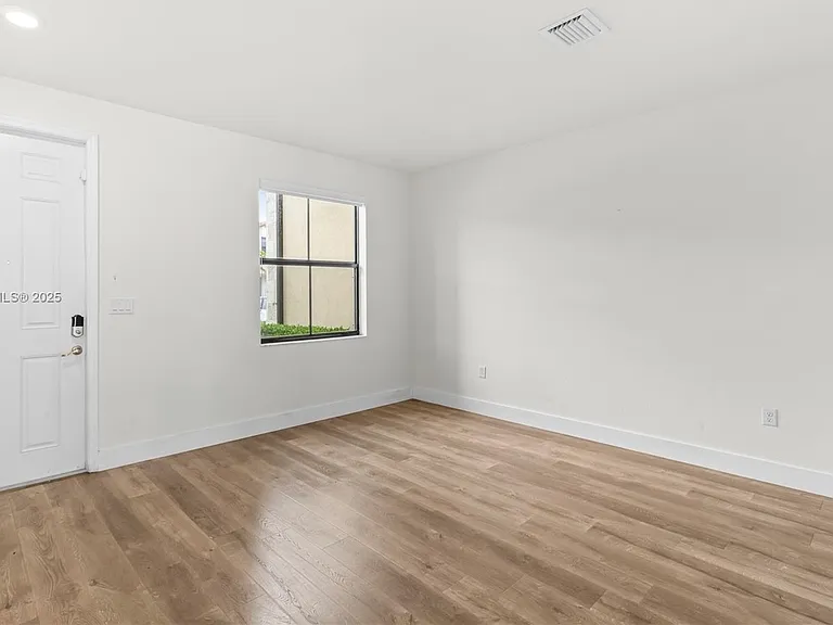 3392 W 114th Ter — Photo 12