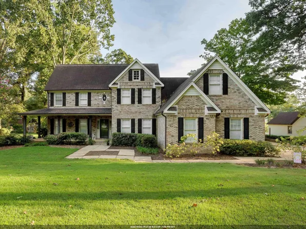 105 Willow Oak Dr, Muscle Shoals, AL 35661