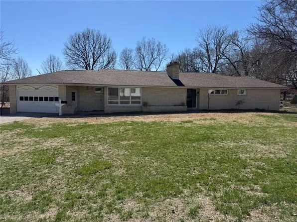 320 Hamilton St, Warrensburg, MO 64093