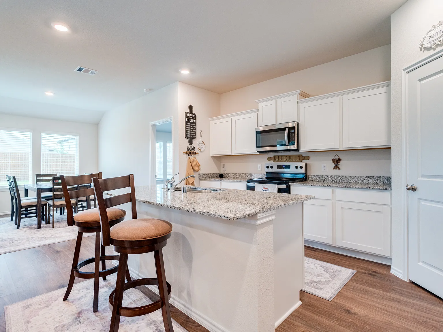 4 bed, 1796 sqft, $2,175 — Photo 3
