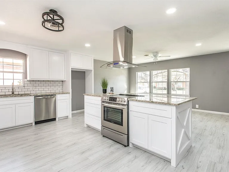 1309 Magnolia St — Photo 4
