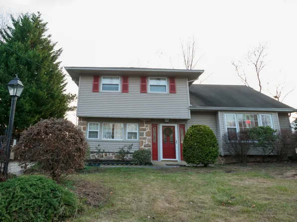 2 Mayfair Ave, Glassboro, NJ 08028