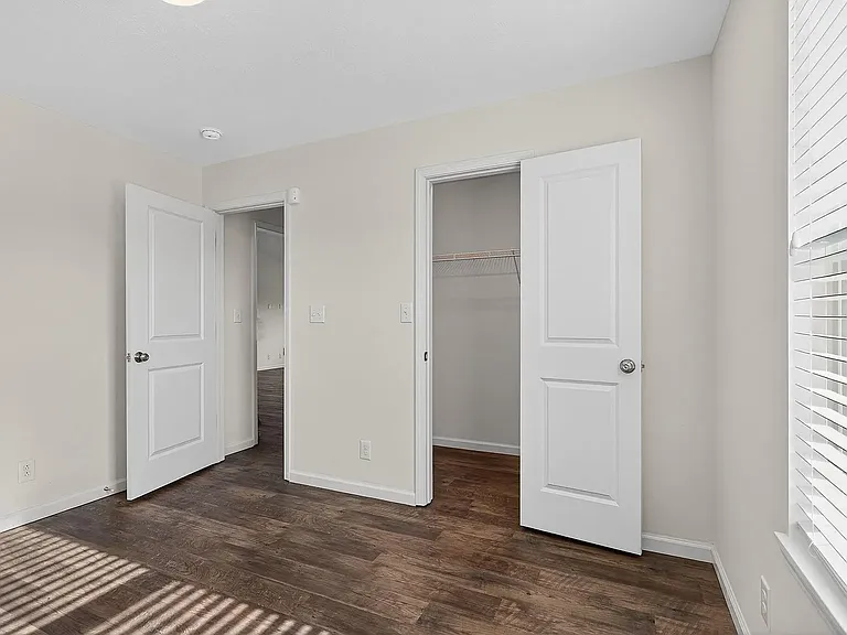 3272 Maitland Dr — Photo 8