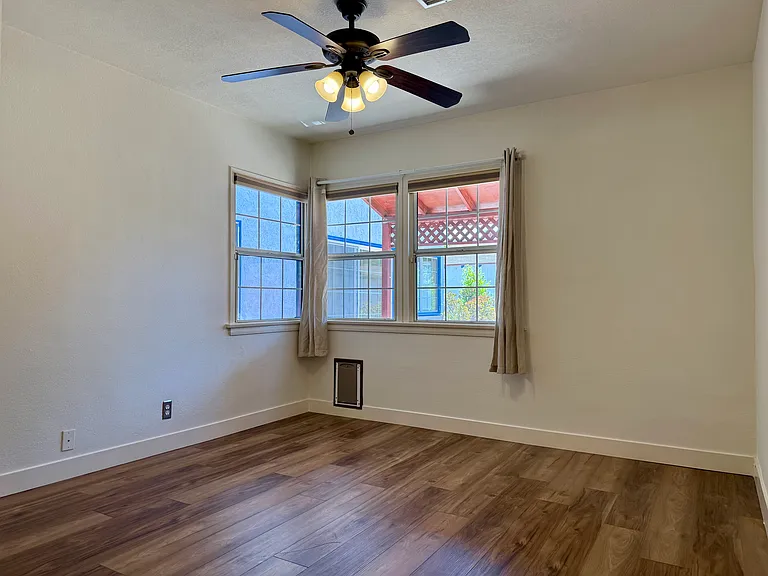 6205 Gentry Ave — Photo 12