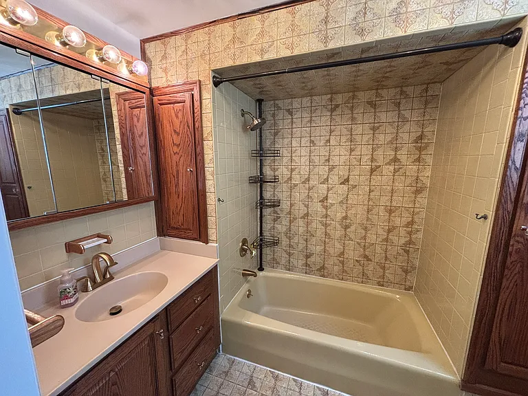466 Chestnut St #2 — Photo 9