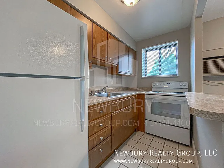 1459 Poplar St #17 — Photo 9