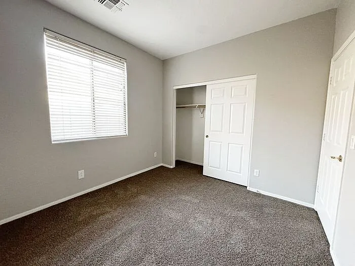 2421 W Ellis St — Photo 30