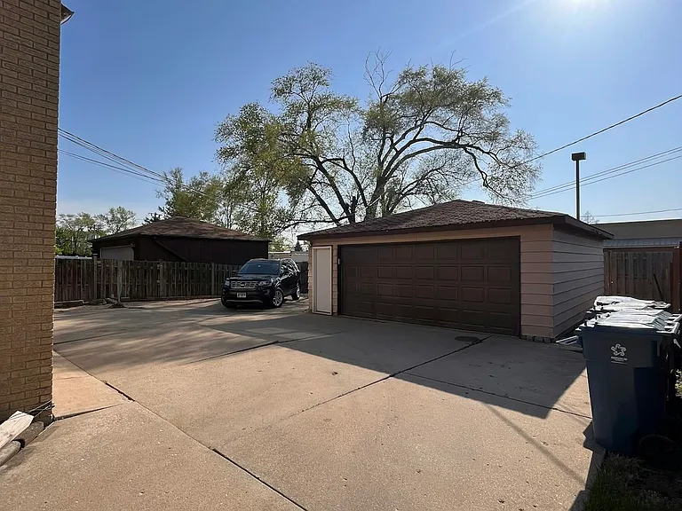 garage/parking