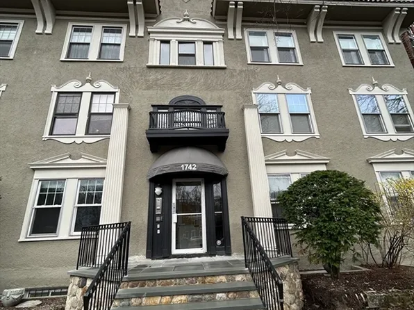 1742 Commonwealth Ave APT B, Brighton, MA 02135
