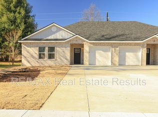 655 N Genevieve Ave, Fayetteville, AR 72704