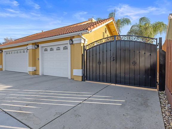 4th image of 2635 E Paradise Avenue