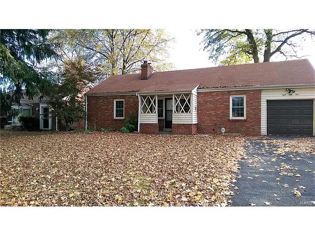 854 Fontaine Pl photo 1