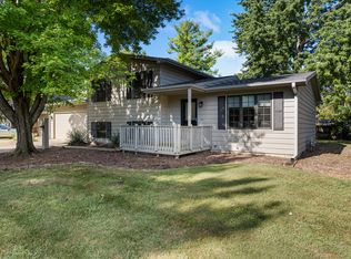 1904 Barberry Cir, Champaign, IL 61821