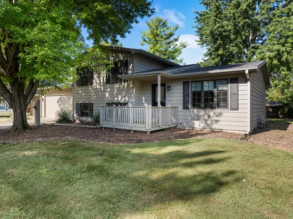 1904 Barberry Cir, Champaign, IL 61821