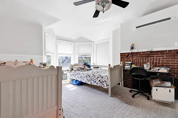 Sold by Remax Edge | media 26