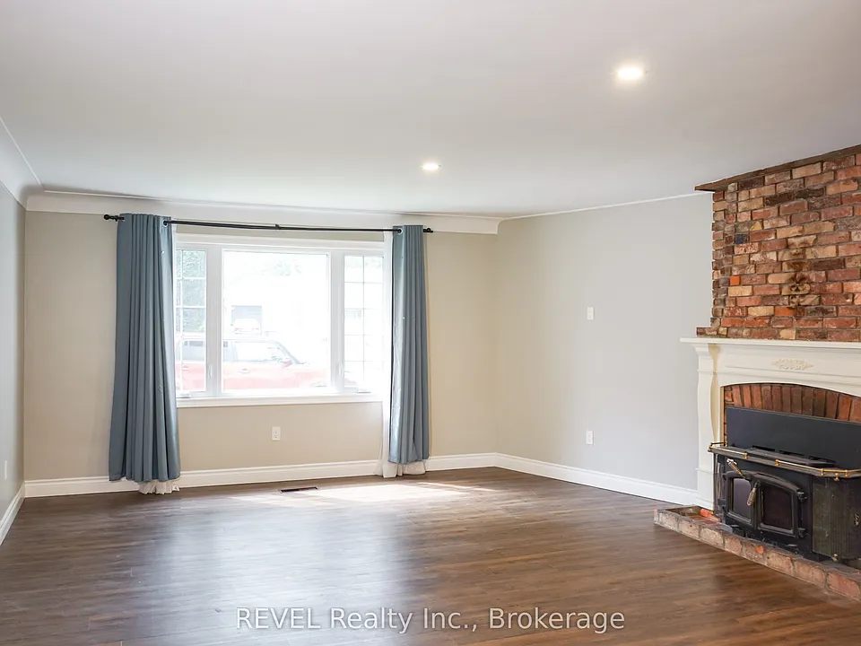 3204 Saint Paul Ave #MAIN FLOOR