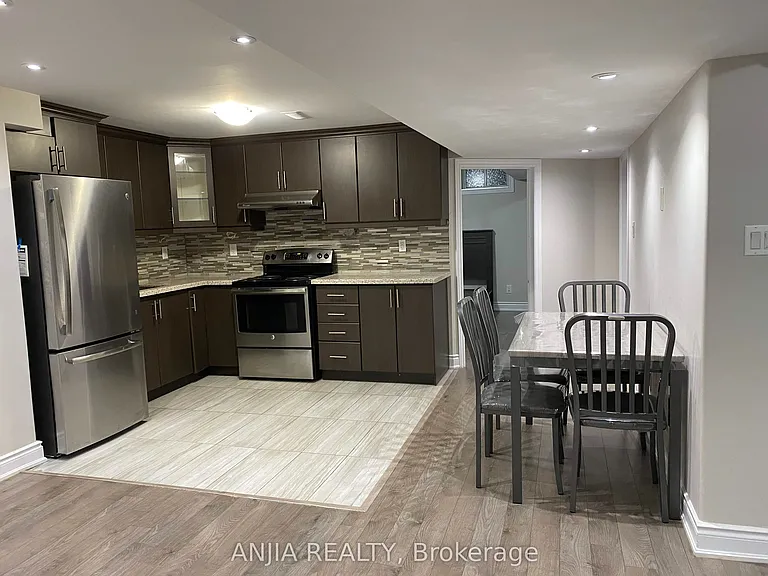 46 Rampart Dr — Photo 2