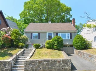 8 Peak Hill Rd, West Roxbury, MA 02132