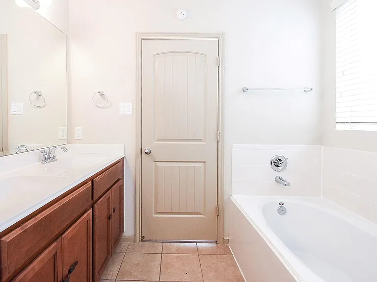 2106 Harmon Crest Ct — Photo 23