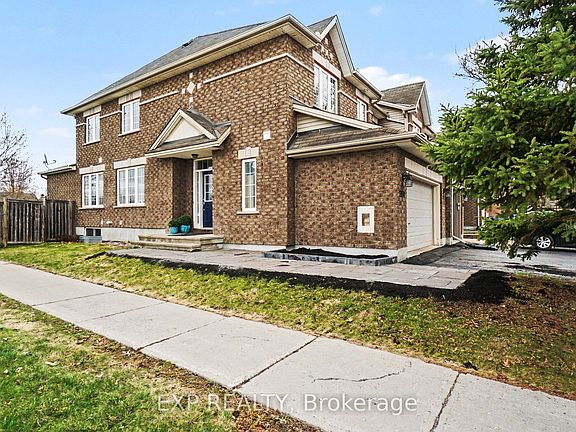 2nd image of 2100 Melette Cres
